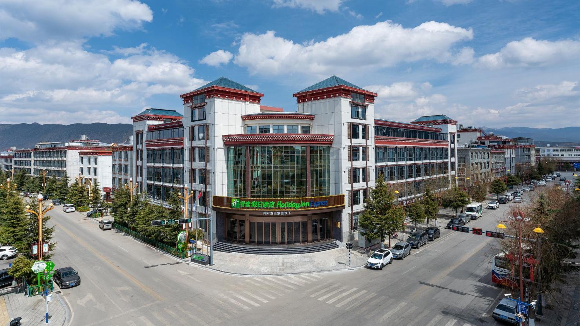Holiday Inn Express Shangri-La By Ihg Exterior photo